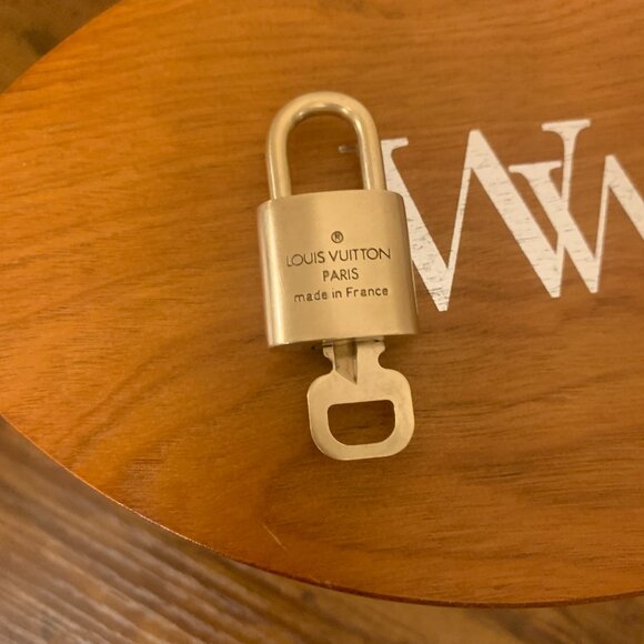 AUTH LOUIS VUITTON PADLOCK AND KEY - Picture 2 of 12
